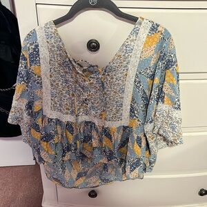 American eagle blue floral blouse